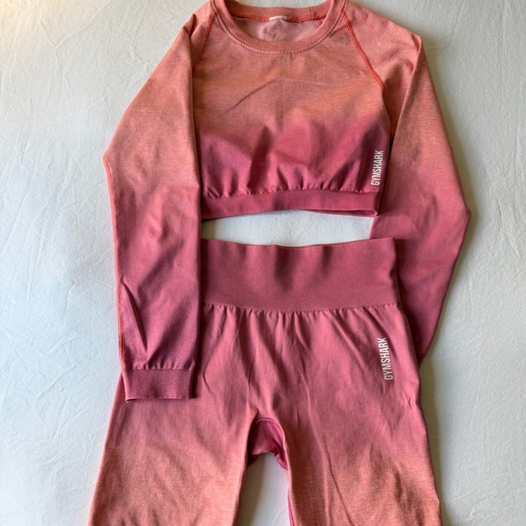Gymshark 2 piece long sleeve/shorts Ombre set - Picture 3 of 4